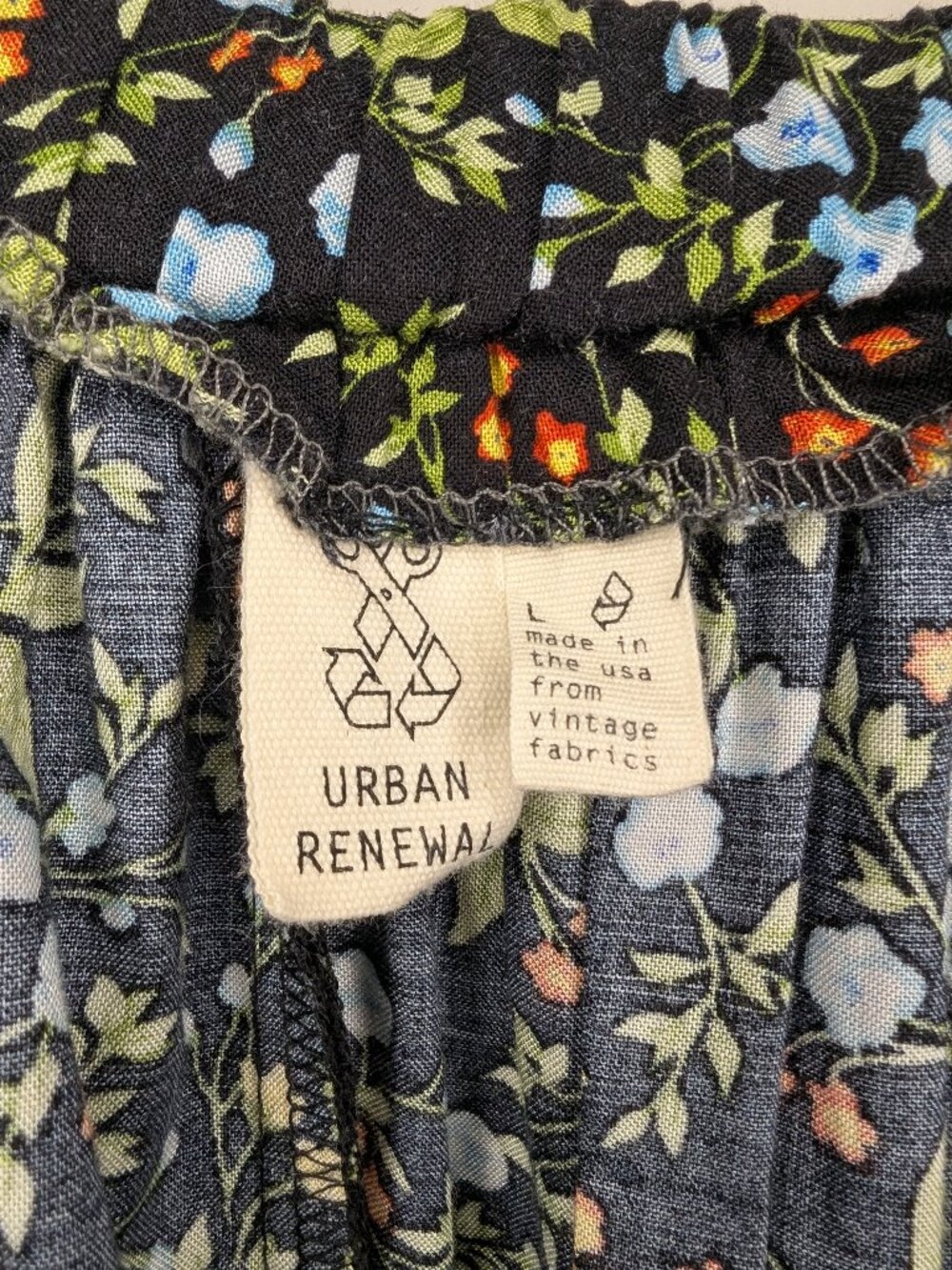 Urban Outfitters Recycled Vintage Black Floral Flowy Mini Skirt Size L - Picture 3 of 4